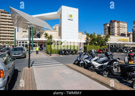 Supermarché Morrisons, Gibraltar. Seul magasin en dehors de l'Angleterre avec fournitures par 18 camions de prendre 3 jours pour le voyage. Banque D'Images