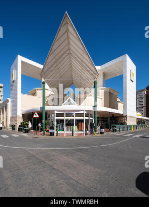 Supermarché Morrisons, Gibraltar. Seul magasin en dehors de l'Angleterre avec fournitures par 18 camions de prendre 3 jours pour le voyage. Banque D'Images