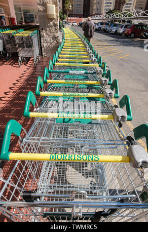 Supermarché Morrisons, Gibraltar. Seul magasin en dehors de l'Angleterre avec fournitures par 18 camions de prendre 3 jours pour le voyage. Banque D'Images