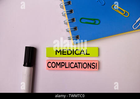 Complications Médicales ! Sur les notes isolé sur fond blanc. Banque D'Images