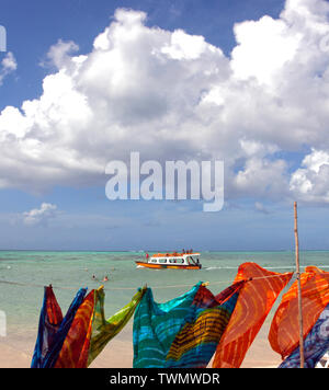 Sun time à Pigeon Point, Tobago. Pigeon Point, également connu sous le nom de Pigeon Point Heritage Park (PPHP) et est souvent considérée comme la plus belle du Tobago bea Banque D'Images