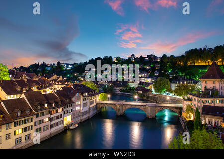 Berne. Image de Berne, capitale de la Suisse, pendant le coucher du soleil spectaculaire. Banque D'Images