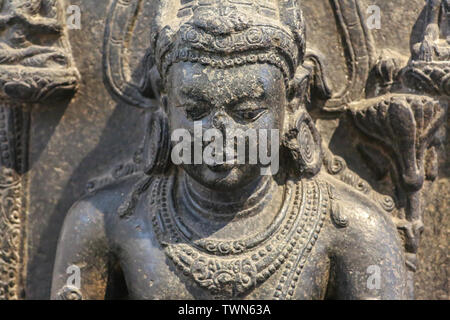 La déesse indienne médiévale sculpture Avalokitesvara face closeup view fait de chlorure de pierre xie siècle ère commune Banque D'Images