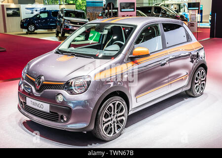 Paris, France, Octobre 05, 2018 : Renault Twingo Sport GT au Mondial de l'Automobile de Paris, produit par le constructeur automobile français Renault multinationale Banque D'Images