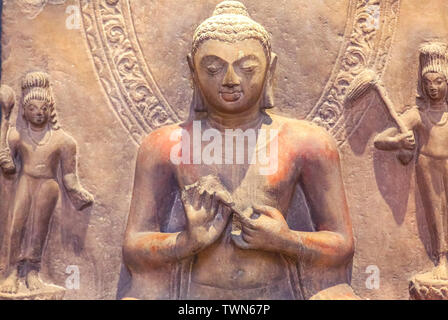 Sculpture en grès archéologique de Gautam Budda dans la méditation à partir de la onzième siècle ère commune Banque D'Images