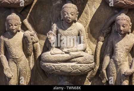 Sculpture en grès archéologique de Gautam Bouddha dans la méditation du cinquième siècle ère commune Banque D'Images