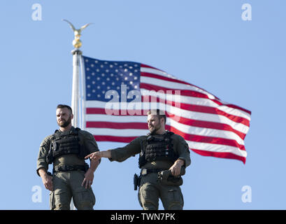 Washington, District de Columbia, Etats-Unis. 21 Juin, 2019. 21 juin 2019 - Washington, DC, United States : Les membres du Service Secret stand veille sur le pique-nique du Congrès pour les membres du Congrès et leurs familles à la Maison Blanche Crédit : Chris Kleponis/CNP/ZUMA/Alamy Fil Live News Banque D'Images