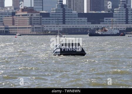 Hudson River, New York, USA, 21 juin 2019 - SailGP naviguer leurs équipes pendant la course course jour 1 de l'SailGP aujourd'hui à New York.Photo : Luiz Rampelotto/EuropaNewswire Crédit photo obligatoire. Dans le monde d'utilisation | Banque D'Images