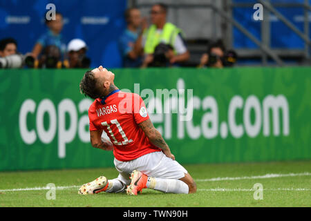 Salvador, Brésil. 21 Juin, 2019. Du Chili Eduardo Vargas réagit pendant le match du groupe C entre le Chili et l'Équateur à la Copa America 2019, tenue à Salvador, Brésil, 21 juin 2019. Credit : Xin Yuewei/Xinhua/Alamy Live News Banque D'Images