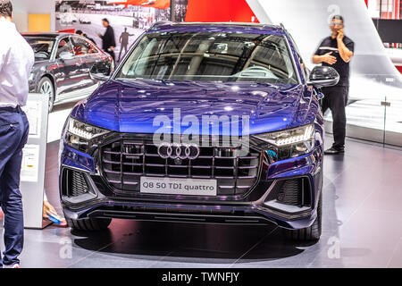 Paris, France, Oct 04, 2018 bleu métal tout nouveau Audi Q8 au Mondial de l'Automobile de Paris, SUV phares produits par constructeur automobile allemand Audi AG Banque D'Images