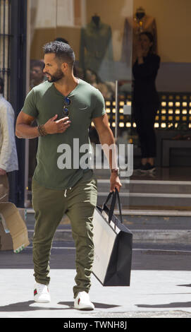 Ricky Whittle sortir shopping à Rome, Italie Avec : Ricky Whittle Quand : 17 mai 2019 Credit : IPA/WENN.com **Uniquement disponible pour publication au Royaume-Uni, USA, Allemagne, Autriche, Suisse** Banque D'Images