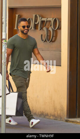 Ricky Whittle sortir shopping à Rome, Italie Avec : Ricky Whittle Quand : 17 mai 2019 Credit : IPA/WENN.com **Uniquement disponible pour publication au Royaume-Uni, USA, Allemagne, Autriche, Suisse** Banque D'Images