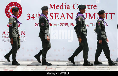 Bangkok, Thaïlande. 22 Juin, 2019. Les gardes policiers à l'extérieur centre des médias au cours de la 34e Sommet de l'ASEAN à Bangkok, Thaïlande. Credit : SOPA/Alamy Images Limited Live News Banque D'Images