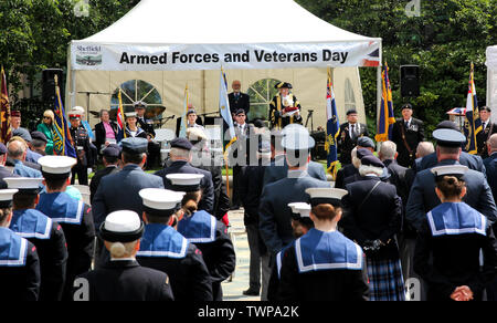 Sheffield, South Yorkshire, UK. 22 juin 2019. Le Sheffield Armed Forces & jour des anciens combattants, avec un défilé d'anciens combattants et l'affiche. Photo : Alamy Live News Banque D'Images