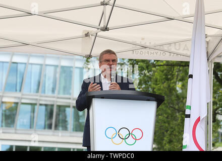 Lausanne, Suisse. 22 Juin, 2019. Comité International Olympique (CIO), Thomas Bach parle avant la course de la Journée Olympique à Lausanne, Suisse, le 22 juin 2019. Credit : Cao Peut/Xinhua/Alamy Live News Banque D'Images