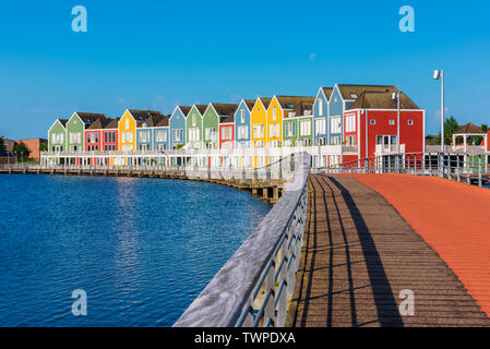 Bâtiment moderne de plusieurs maisons colorées à Houten Pays-Bas