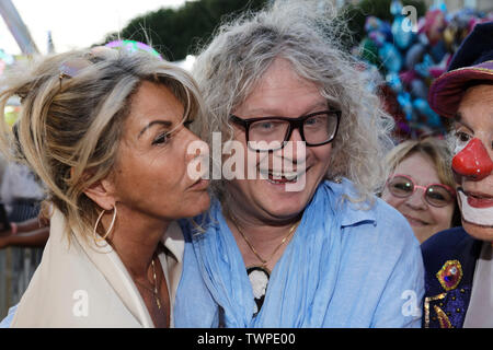 Paris, France. 21 Juin, 2019. Caroline Margeridon (série TV Affaire conclue) et Pierre Jean Chalencon assister à la Fête des Tuileries. Banque D'Images