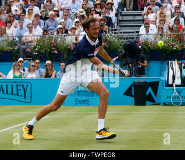 Londres, Royaume-Uni. 22 Juin, 2019. Londres, ANGLETERRE - 2 juin : Daniil Medvedev (RUS) contre Gilles Simon (FRA) au cours de la demi-finale Jour 6 championnats Fever-Tree à Queens Club le 22 juin 2019 à Londres, Royaume-Uni. Action Crédit : Foto Sport/Alamy Live News Banque D'Images