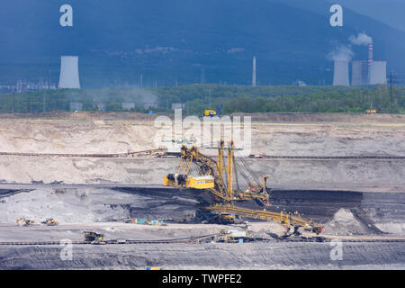 La plupart (FLAK) : à ciel ouvert de lignite, de surcharger l'ensacheur convoyeur, excavatrice, machines, usine de charbon Tchèque Ustecky, Aussiger , Région, Usti nad Labem Région, Banque D'Images