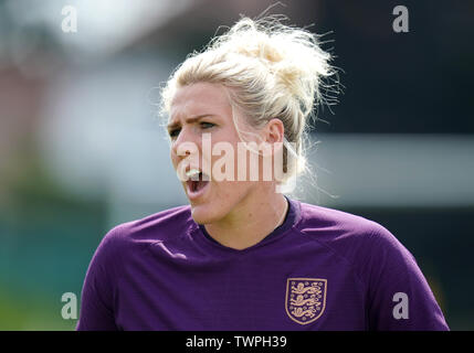 England's Millie clair durant la session de formation au Stade Municipal de Saint-Amand-les-Eaux. Banque D'Images