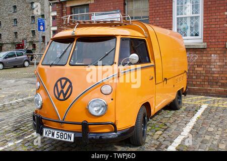 Volkswagen Bus Camping repéré en Bristol Banque D'Images