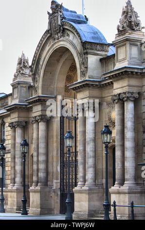 Porte d'entrée de l'Elysée à Paris, France Banque D'Images
