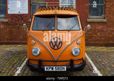 Volkswagen Bus Camping repéré en Bristol Banque D'Images