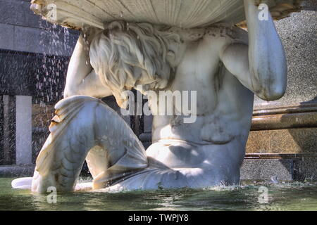 Détail de la fontaine de Pallas Athéna, en face de l'édifice du parlement autrichien. Vienne, Autriche Banque D'Images