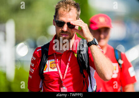 22 juin 2019, l'automobile Circuit Paul Ricard, Le Castellet, Marseille, France ; FIA Formula 1 Grand Prix de France, la qualification ; Sebastian Vettel de l'équipe Ferrari arrive pour le Circuit Paul Ricard, Pablo Guillen/Alamy Banque D'Images