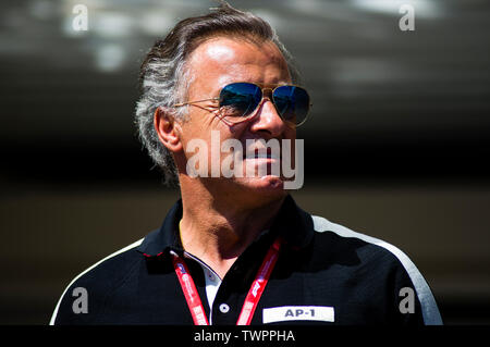 22 juin 2019, l'automobile Circuit Paul Ricard, Le Castellet, Marseille, France ; FIA Formula 1 Grand Prix de France, la qualification, l'ancien pilote français Jean Alesi sur la voie des stands du Circuit Paul Ricard Pablo Guillen/Alamy Banque D'Images