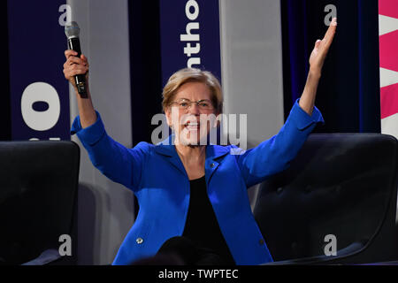 Columbia, Caroline du Sud, USA. 22 juin 2019. La présidence démocratique Sen. Elizabeth Warren aborde le Fonds d'Action Planning des candidats le 22 juin 2019 Forum de Columbia, Caroline du Sud. Une liste de 20 candidats démocrates à la présidence de l'adresse du rassemblement des partisans des droits en matière de reproduction. Banque D'Images