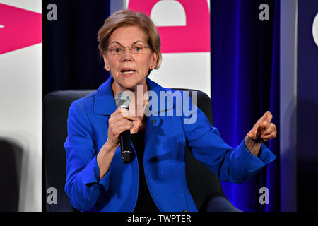 Columbia, Caroline du Sud, USA. 22 juin 2019. La présidence démocratique Sen. Elizabeth Warren aborde le Fonds d'Action Planning des candidats le 22 juin 2019 Forum de Columbia, Caroline du Sud. Une liste de 20 candidats démocrates à la présidence de l'adresse du rassemblement des partisans des droits en matière de reproduction. Banque D'Images