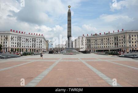 Minsk. Le Bélarus. 22 juin 2019. Une vue générale de la place de la victoire dans le centre de la ville de Minsk situé au croisement de l'Avenue de l'indépendance et l'Zakharau Street. La place est un monument à ceux qui sont tombés dans la Grande Guerre patriotique (Seconde guerre mondiale). Banque D'Images