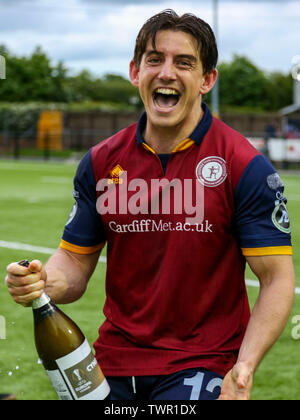 BALA, Royaume-Uni. Le 19 mai 2019. Dan Spencer de Cardiff a rencontré le FC célèbre après avoir battu Bala Town FC sur les sanctions dans leurs Europa League play-off. Banque D'Images