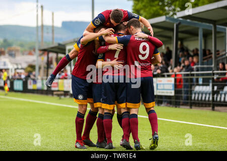 BALA, Royaume-Uni. Le 19 mai 2019. Cardiff a rencontré le FC célébrer après avoir battu Bala Town FC sur les sanctions dans leurs Europa League play-off à Maes Tegid. Banque D'Images