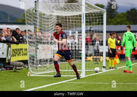 BALA, Royaume-Uni. Le 19 mai 2019. Eliot Evans de Cardiff a rencontré le FC célèbre après avoir marqué le mort dans l'Europa League play-off. Banque D'Images