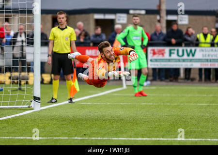 BALA, Royaume-Uni. Le 19 mai 2019. Vous Fuller de Cardiff a rencontré le FC L'enregistrement d'une pénalité contre Bala Town FC dans son côté, Europa League Playoff. Banque D'Images