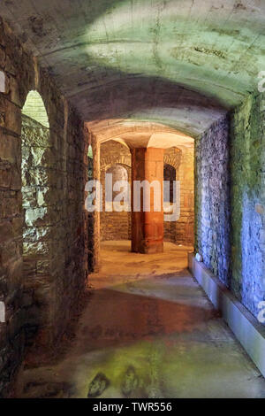 Intérieur de l'enceinte du château, le château de Cardiff, Cardiff, Pays de Galles du Sud Banque D'Images