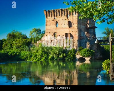 Ancienne tour à Borghetto sul Mincio à Vérone Italie Banque D'Images