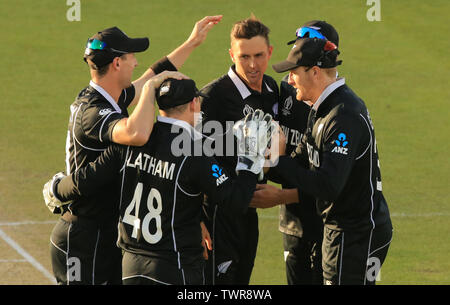 MANCHESTER, Angleterre. 22 juin 2019 : Trent Boult de Nouvelle-zélande célèbre en tenant le wicket de Ashley infirmière des Antilles au cours de la West Indies v Nouvelle-zélande, ICC Cricket World Cup Match, à Old Trafford, Manchester, Angleterre. Banque D'Images