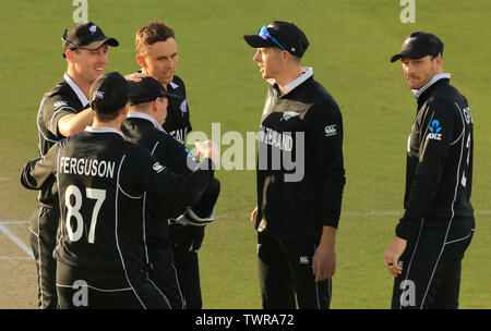 MANCHESTER, Angleterre. 22 juin 2019 : Trent Boult de Nouvelle-zélande célèbre en tenant le wicket de Ashley infirmière des Antilles au cours de la West Indies v Nouvelle-zélande, ICC Cricket World Cup Match, à Old Trafford, Manchester, Angleterre. Banque D'Images
