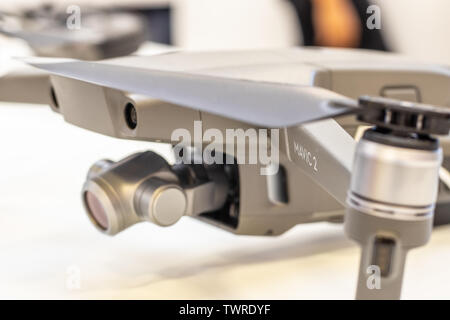 Berlin, août 2018, DJI 2 Zoom Mavic Drones, UAV unmanned aerial vehicles, DJI innovations mondiales, stand d'exposition IFA Show 2018, Banque D'Images