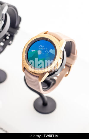 Berlin, Allemagne, Septembre 02, 2018, Samsung Galaxy Watch smartwatch sur l'écran, Samsung stand à l'IFA 2018 montrent des innovations mondiales, Banque D'Images