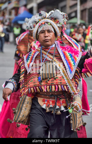 Les danseuse au Festival coloré Gran Poder, La Paz, Bolivie Banque D'Images