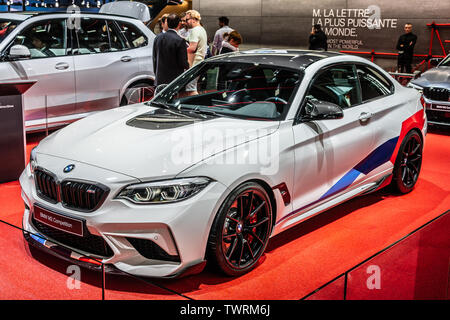 Paris, France, octobre 2018 : BMW M2 Coupé blanc au Concours Mondial de l'Automobile de Paris, fabriqués et commercialisés par BMW Banque D'Images