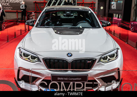 Paris, France, octobre 2018 : BMW M2 Coupé blanc au Concours Mondial de l'Automobile de Paris, fabriqués et commercialisés par BMW Banque D'Images