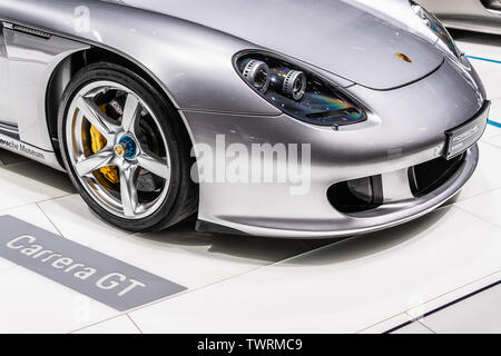 Paris, France, Oct 02, 2018 de l'argent PORSCHE CARRERA GT (Projet Code 980), Mondial de l'Automobile de Paris, mi-voiture de sport moteur fabriqué par Porsche Banque D'Images