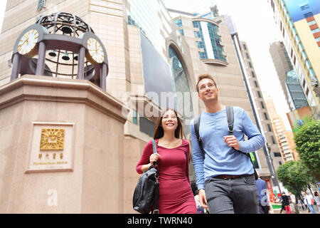 Hong Kong, les gens marcher à Causeway Bay sur Times Square, à Hong Kong. Causeway Bay est l'une des parties les plus séduisantes pour les touristes et les hommes d'affaires visitant Hong Kong et bon pour le shopping. Banque D'Images