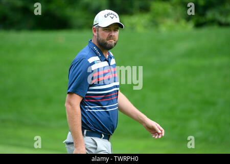 Cromwell CT, USA. 22 Juin, 2019. Marc Leishman, de l'Australie, promenades à la 14e vert pendant le troisième tour de la PGA Championship Golf Voyageurs tournoi organisé à PTC River Highlands à Cromwell CT. Eric Canha/Cal Sport Media/Alamy Live News Banque D'Images