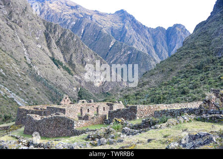 Paukarkancha les ruines Inca et camping sur le réseau de l'Inca, Cusco, Pérou Banque D'Images
